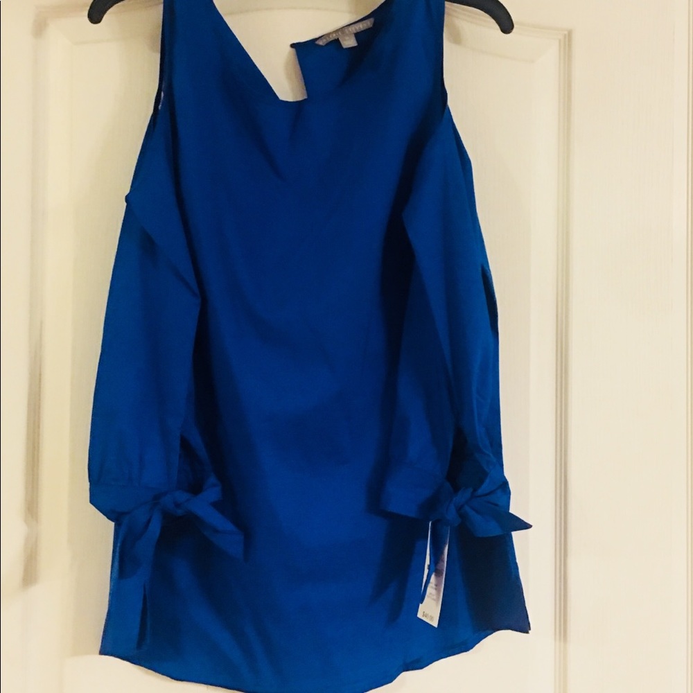 NWT/Valerie Stevens/ Cold Shoulder/Size M Blue